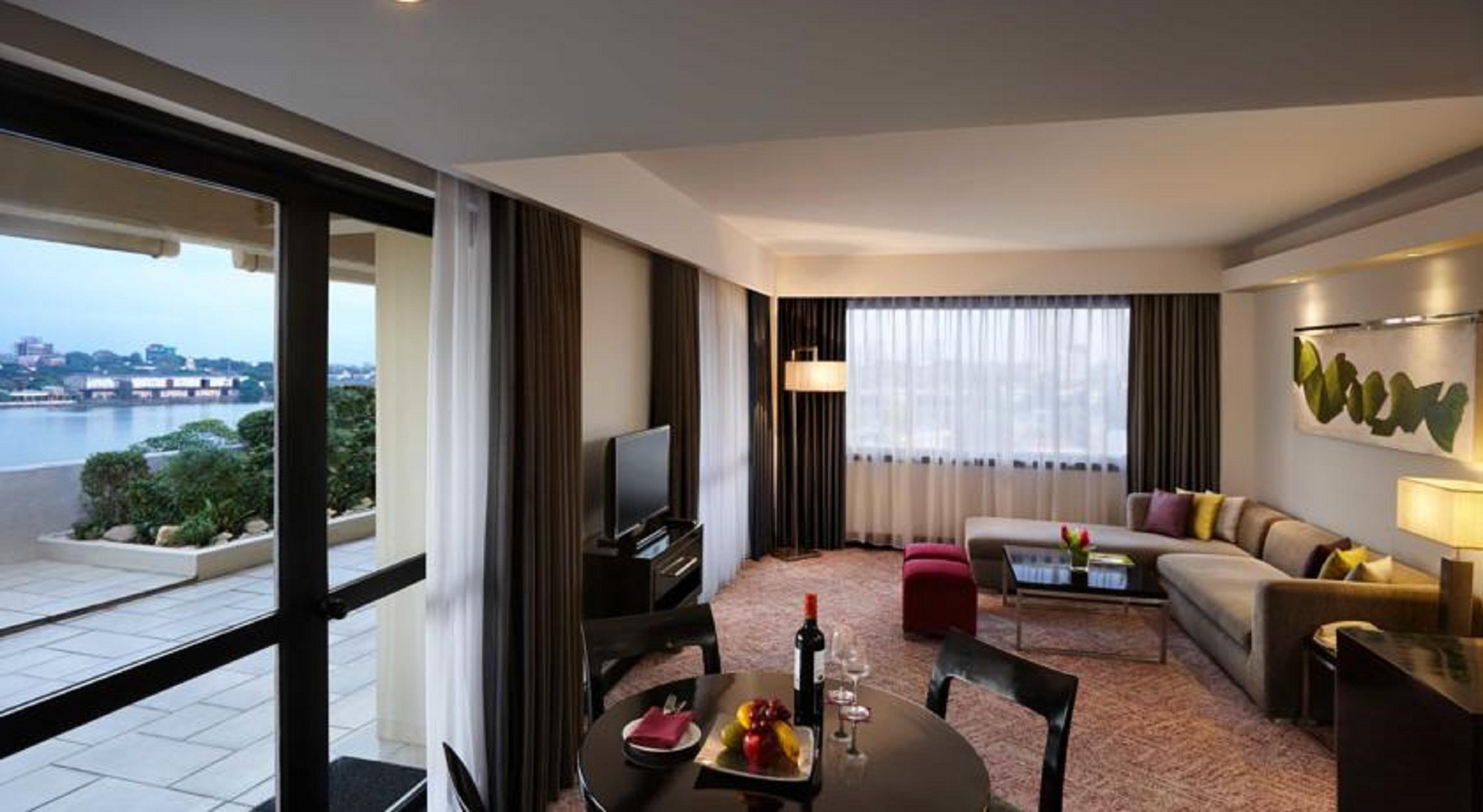 Cinnamon Lakeside Hotel Colombo