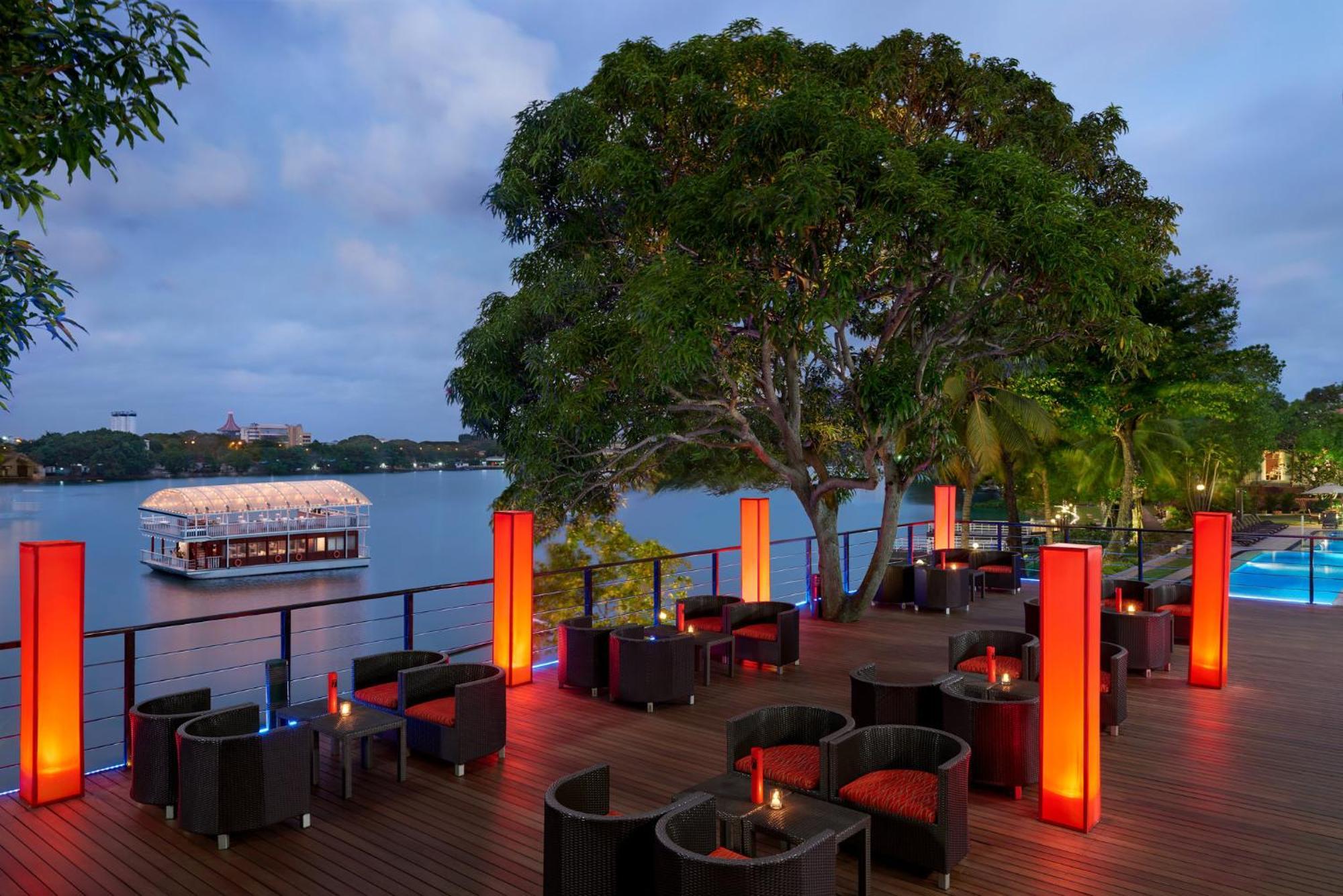 Cinnamon Lakeside Hotel Colombo