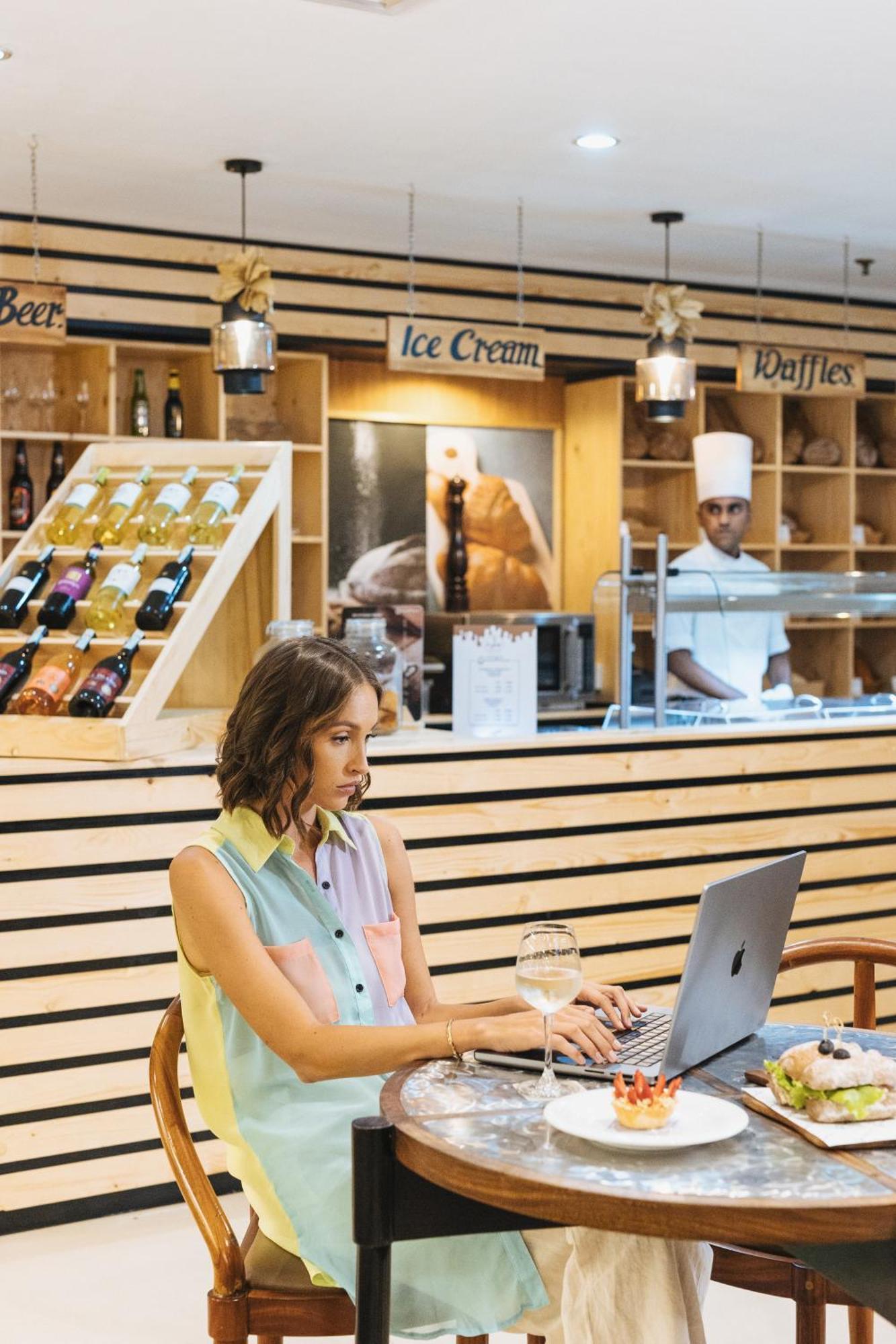 Готель Cinnamon Lakeside Коломбо