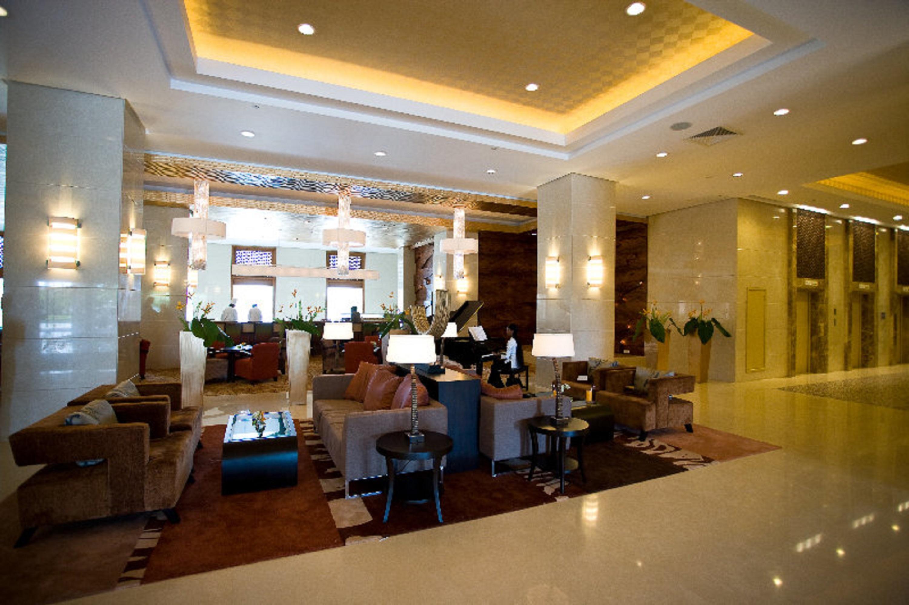 Cinnamon Lakeside Готель