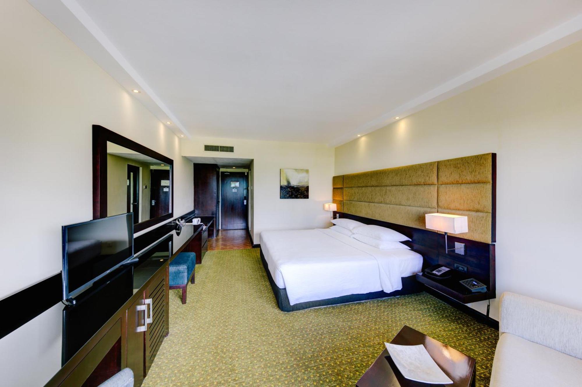 Hotel Cinnamon Lakeside