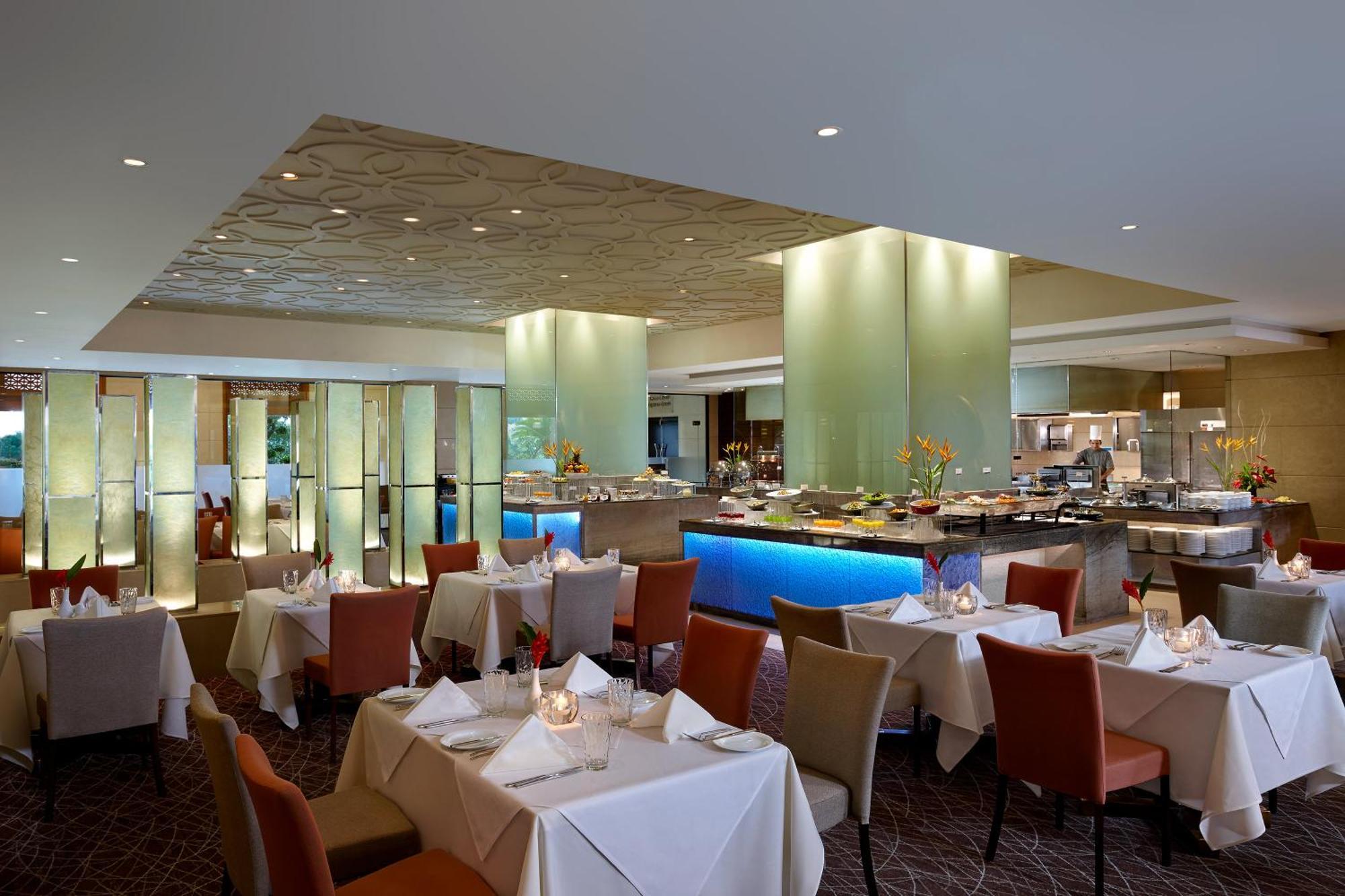 Hotel Cinnamon Lakeside 5*